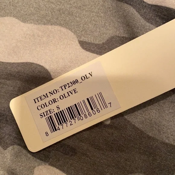 yelete camouflage shirt. - Picture 3 of 3